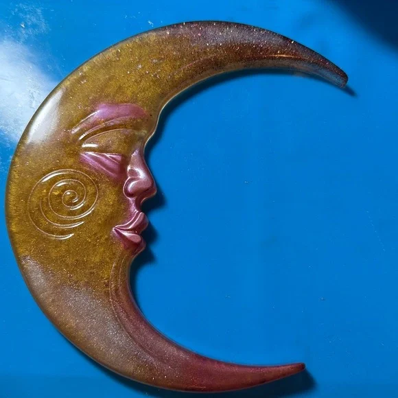 Unique Resin Gold Crescent (Left)Moon Wall Decor - Picture 3 of 15
